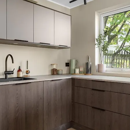 Northstay - Urban Retreat - Free Parking, Brand New & Modern Daire Tromsø