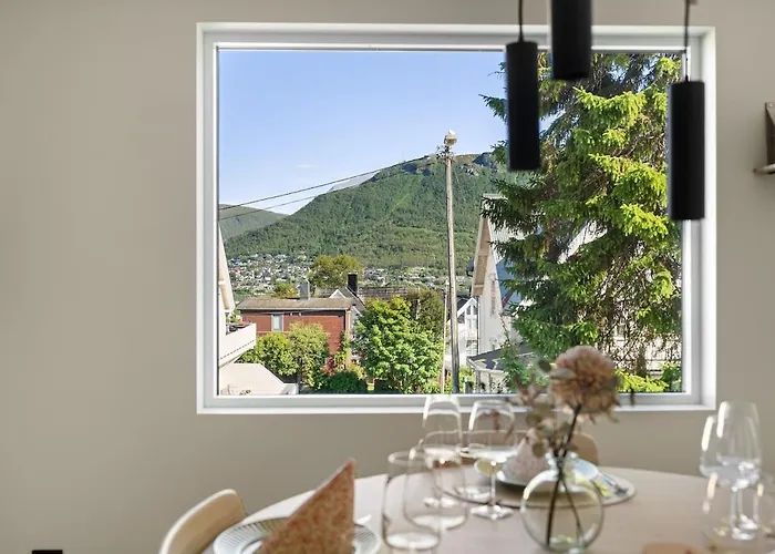 Apartmán Northstay - Urban Retreat - Free Parking, Brand New & Modern Tromsø