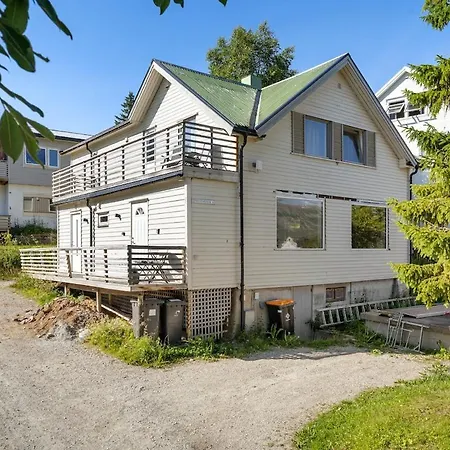 Northstay - Urban Retreat - Free Parking, Brand New & Modern Appartement Tromsø