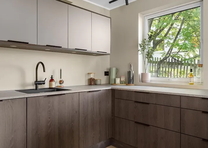 Northstay - Urban Retreat - Free Parking, Brand New & Modern Appartement Tromsø