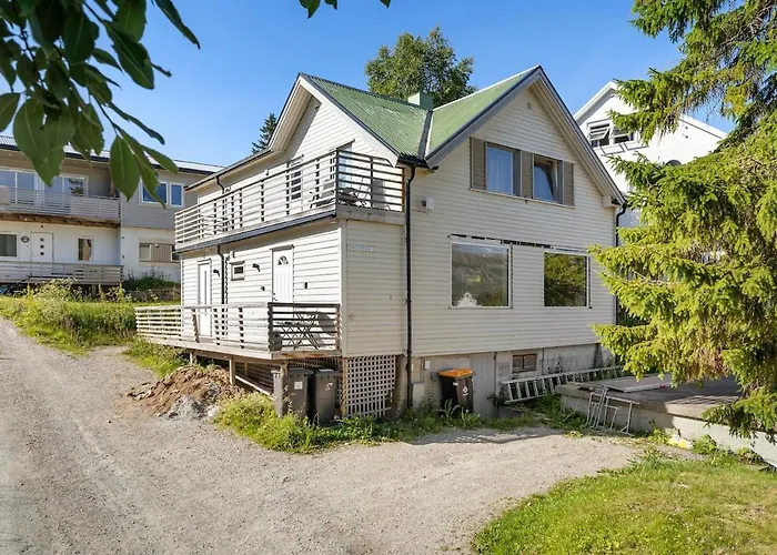 Northstay - Urban Retreat - Free Parking, Brand New & Modern Appartement Tromsø